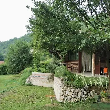 Etno Apartman *
