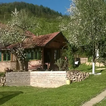 Etno Apartman *